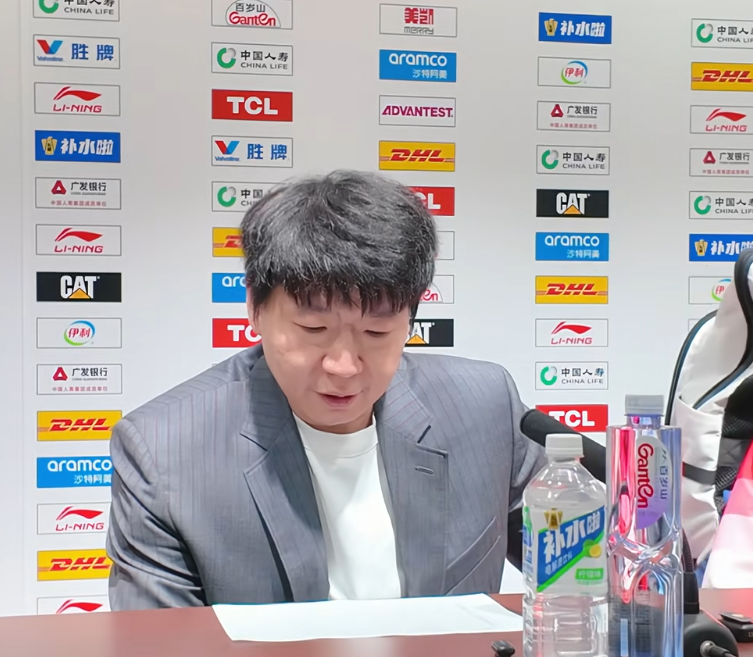 米兰体育-胜福建发布会！邱彪亲承2主力带伤，谈外援选择，陶汉林表明态度